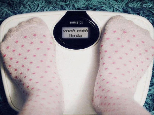 Como-ser-feliz-com-uns-quilinhos-a-mais-01