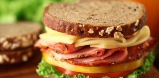 Lanches leves para não sair da dieta durante as comemorações pão para lanche leve