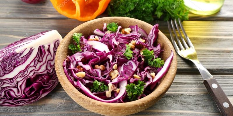 Salada com repolho roxo