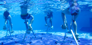 exercícios na piscina para emagrecer