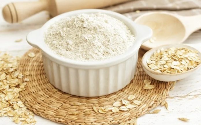 Farinha de aveia em um pote Farinha de aveia em um pote