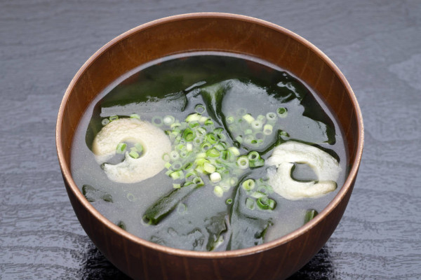 Algas marinhas em sopa